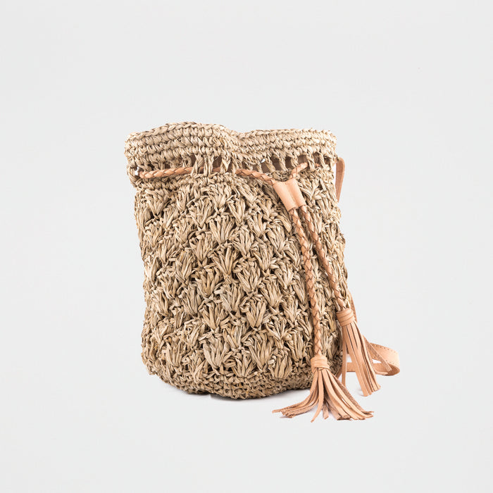 Raffia dark handbag with textured pattern detail. Adjustable leather strap and leather pull-ties. Magnetic clasp closing. Fully lined with inside pocket.