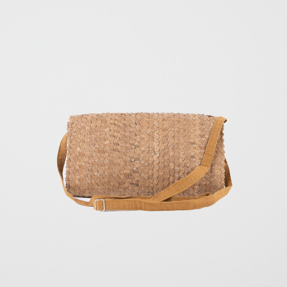 Seagrass natural dark handbag with shell decoration and adjustable fabric shoulder straps. Fully lined. 