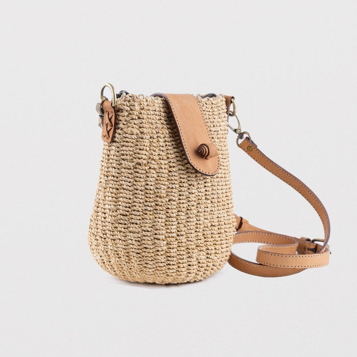 Small seagrass light handbag with long length adjustable leather strap. Fully lined with inside pocket and both zip and magnetic fastener closings 