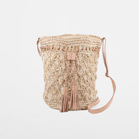 Raffia light handbag with textured pattern detail. Adjustable leather strap and leather pull-ties. Magnetic clasp closing. Fully lined with inside pocket.