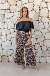 Stylish, super soft wide leg culotte style trousers in big leopard print featuring an elasticated waist, belt detail and pockets for a flattering and comfortable fit