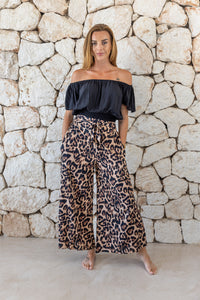 Stylish, super soft wide leg culotte style trousers in big leopard print featuring an elasticated waist, belt detail and pockets for a flattering and comfortable fit