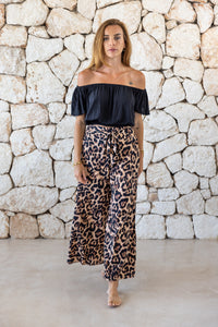 Stylish, super soft wide leg culotte style trousers in big leopard print featuring an elasticated waist, belt detail and pockets for a flattering and comfortable fit