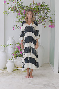 Womens Frida long smock dress in black and cream tie dye, in soft lightweight rayon with discreet side pockets and 3/4 trumpet sleeves