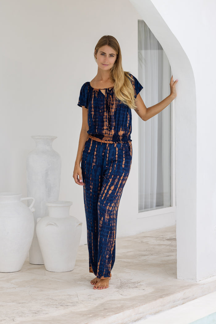 womens short sleeve gypsy style tie dye top with elasticated waist in navy blue and brown