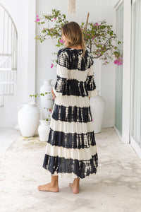Womens Frida long smock dress in black and cream tie dye, in soft lightweight rayon with discreet side pockets and 3/4 trumpet sleeves