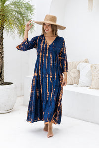 Womens Frida long smock dress in navy and copper tie dye, in soft lightweight rayon with discreet side pockets and 3/4 trumpet sleeves. Plus size fit.