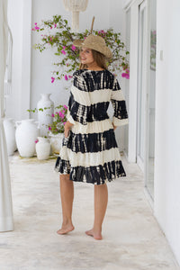 Womens Frida short smock dress in black and cream tie dye, in soft lightweight rayon with discreet side pockets and 3/4 trumpet sleeves, plus size fit