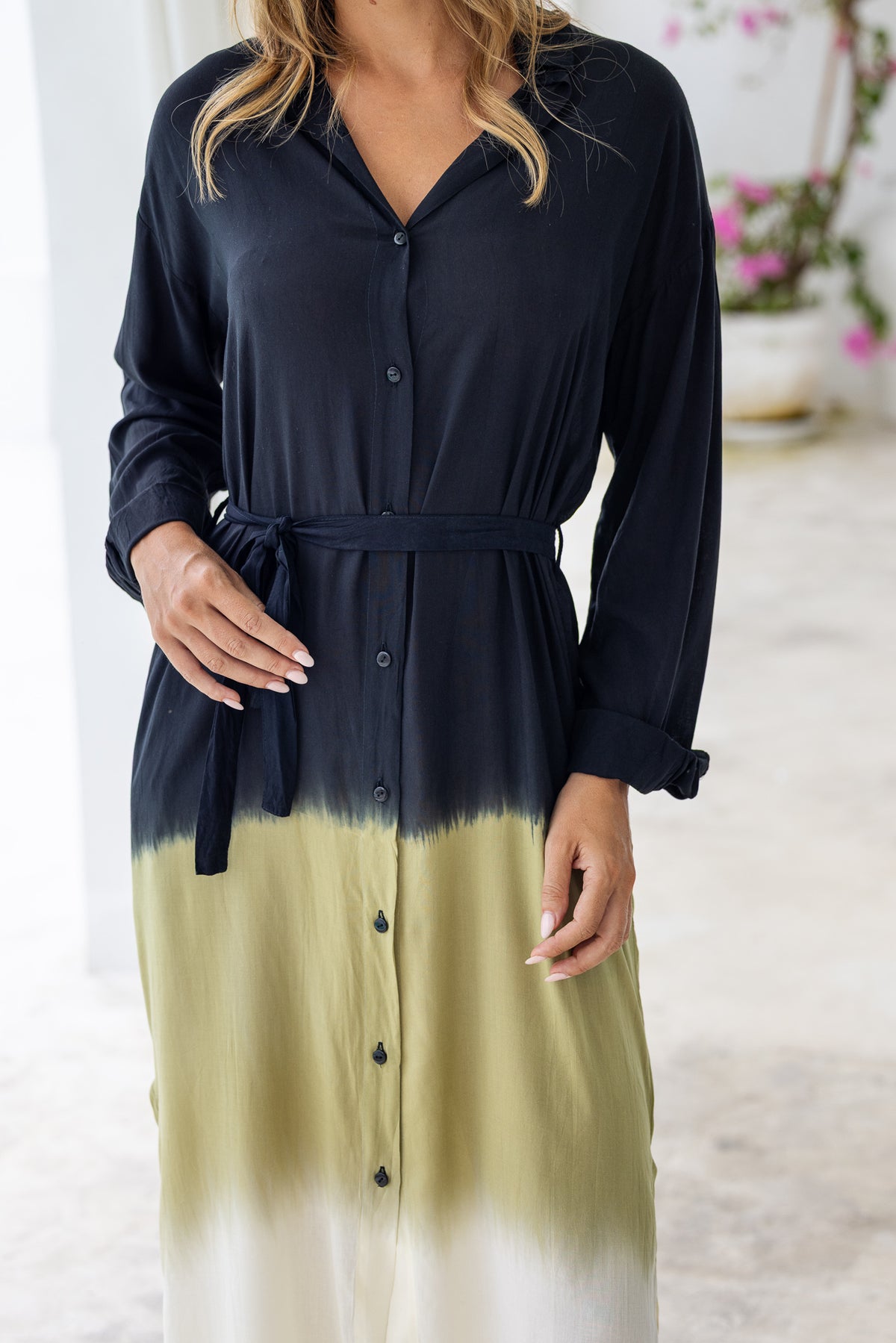 Womens Lisy maxi shirt dress in black ombré finish, in soft lightweight rayon, with  a button down front, cuffed long sleeves, side splits, discreet pockets and a detachable belt.